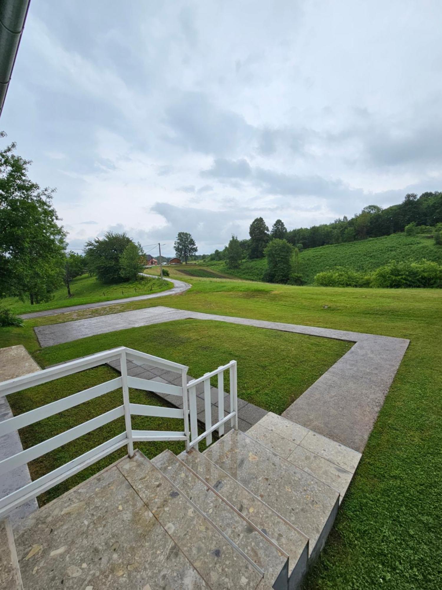 Apartman Mile - Holiday House Smoljanac Esterno foto