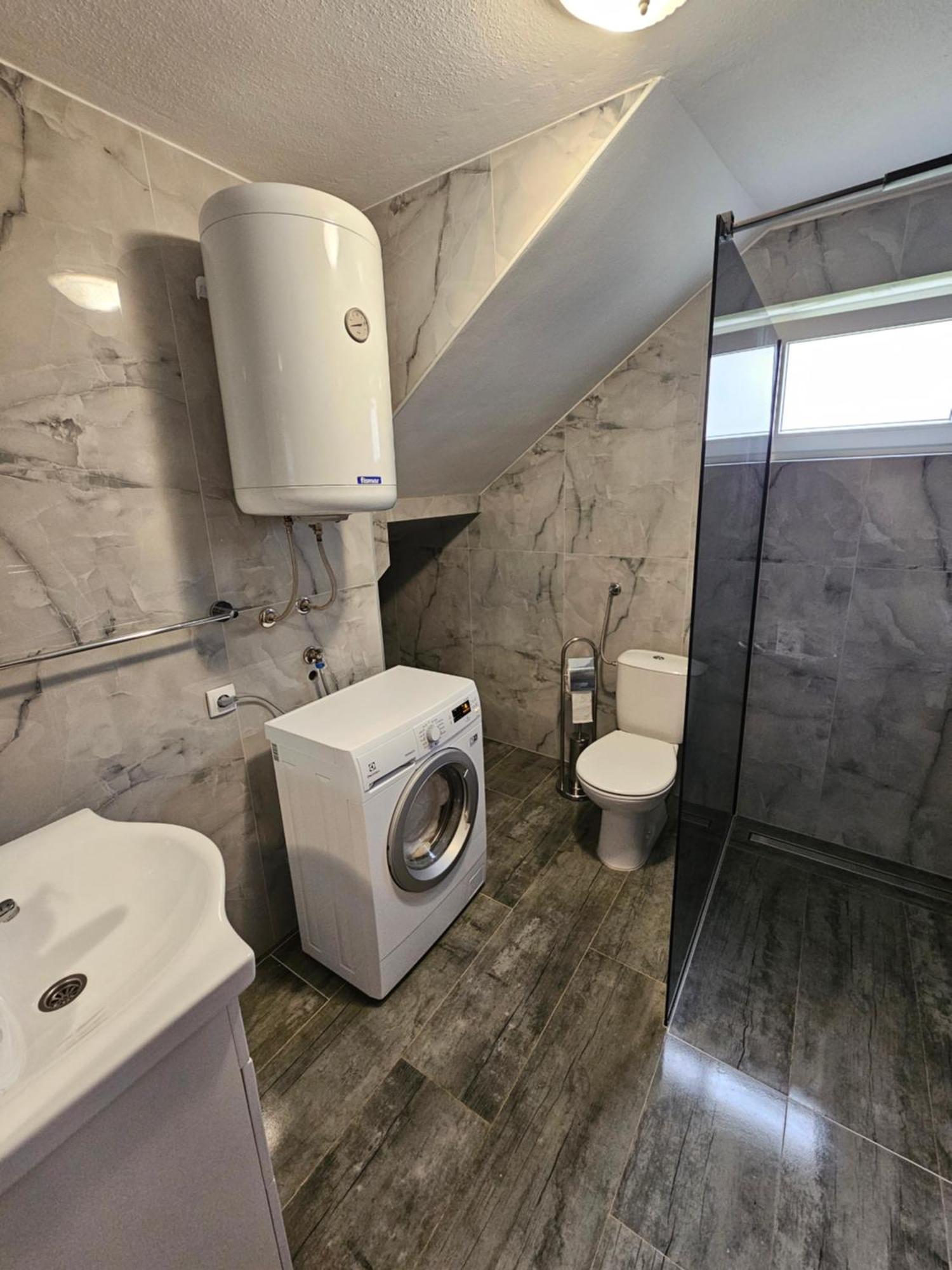 Apartman Mile - Holiday House Smoljanac Esterno foto