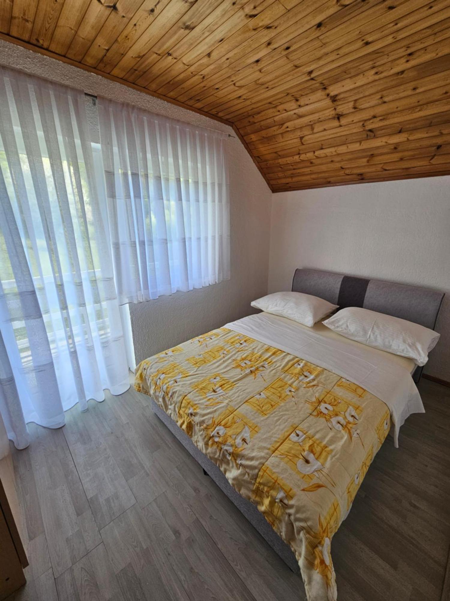 Apartman Mile - Holiday House Smoljanac Esterno foto