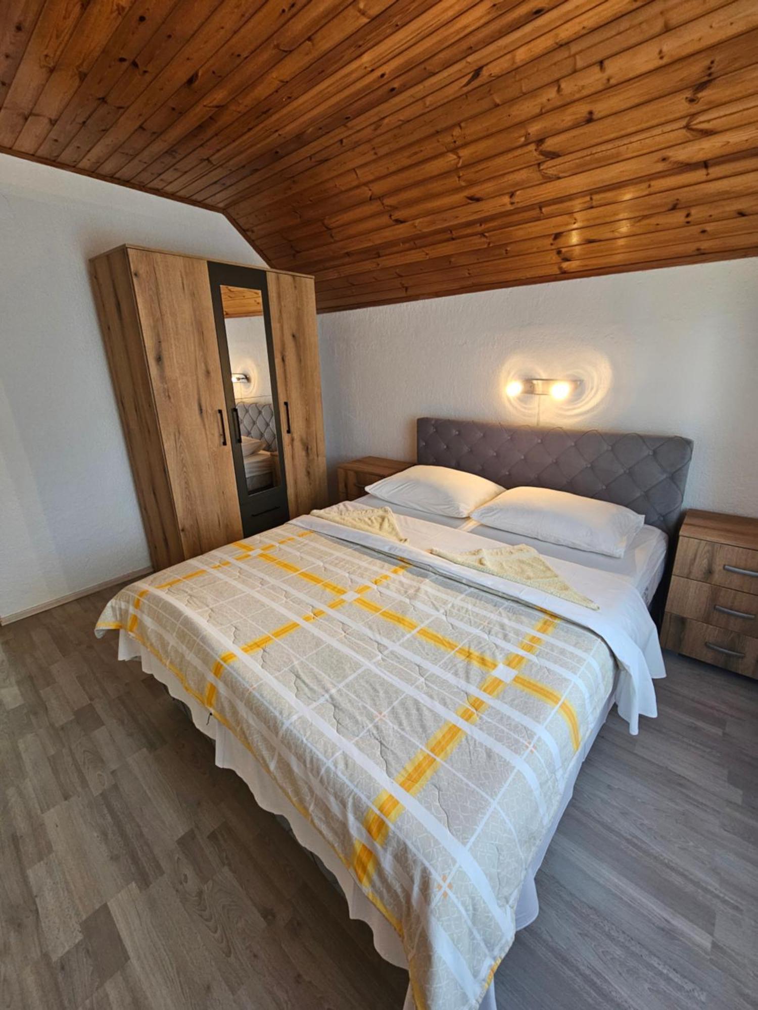 Apartman Mile - Holiday House Smoljanac Esterno foto